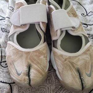 Nike Air Rift Split Toe Shoe Size 8